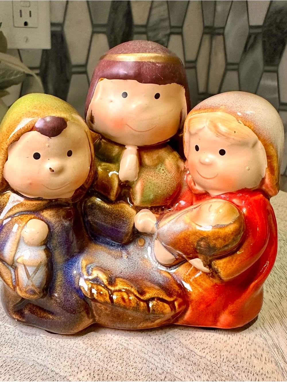 Vtg NATIVITY Holy Family Figurine Mary Joseph Baby Jesus & Angel  Manger